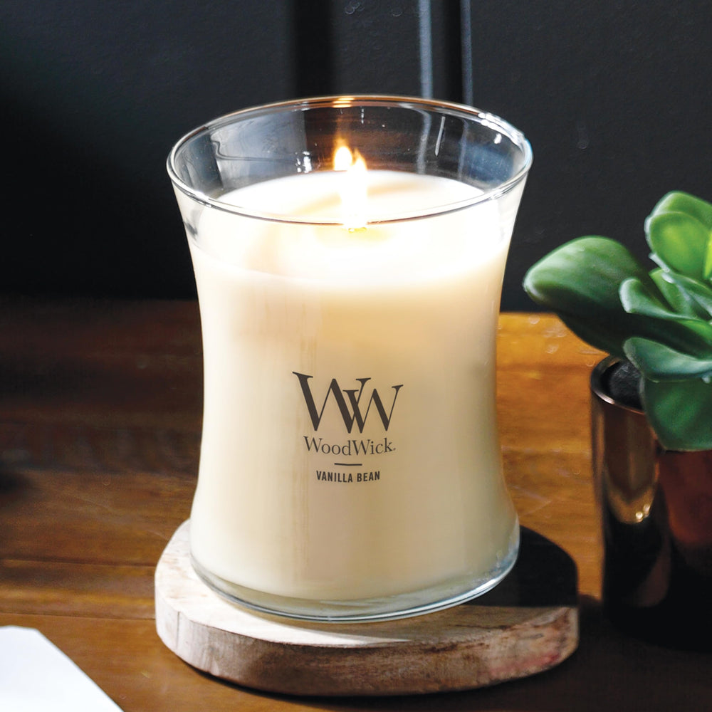 WoodWick(ウッドウィック) vela encendida creando ambiente cálido y acogedor