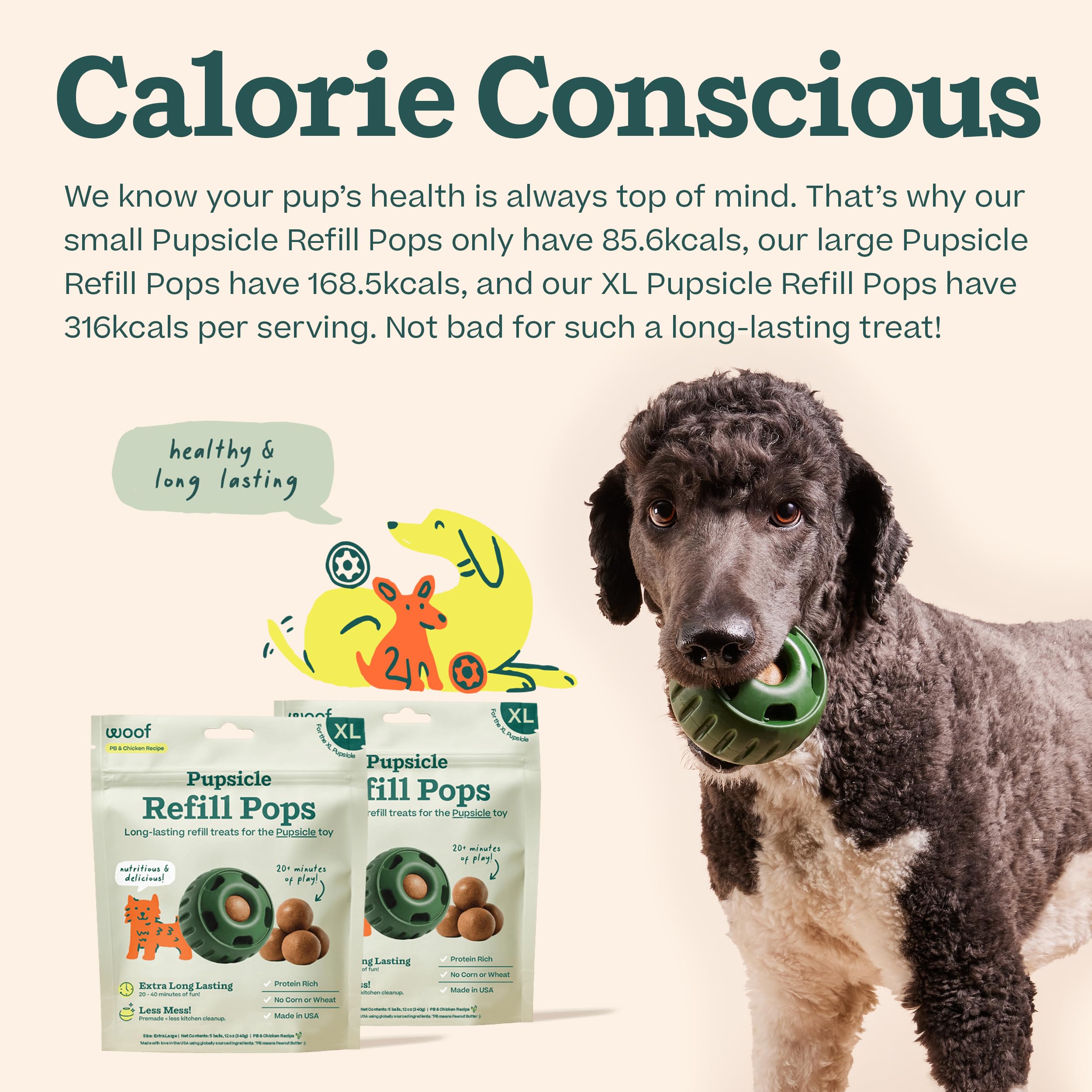 WOOF perro masticando Pupsicle Chicken disfrutando entretenimiento prolongado