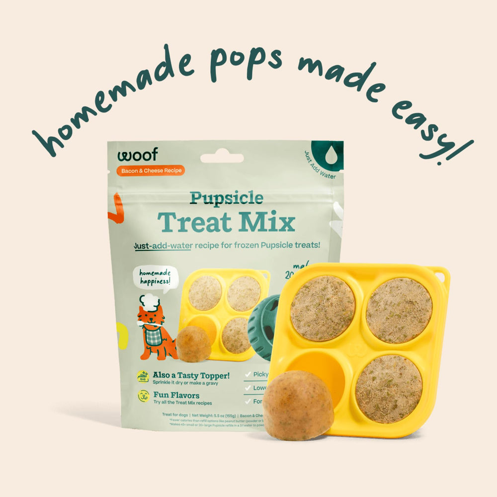 Varios pupsicles WOOF congelados en bandeja listos para entretener al perro