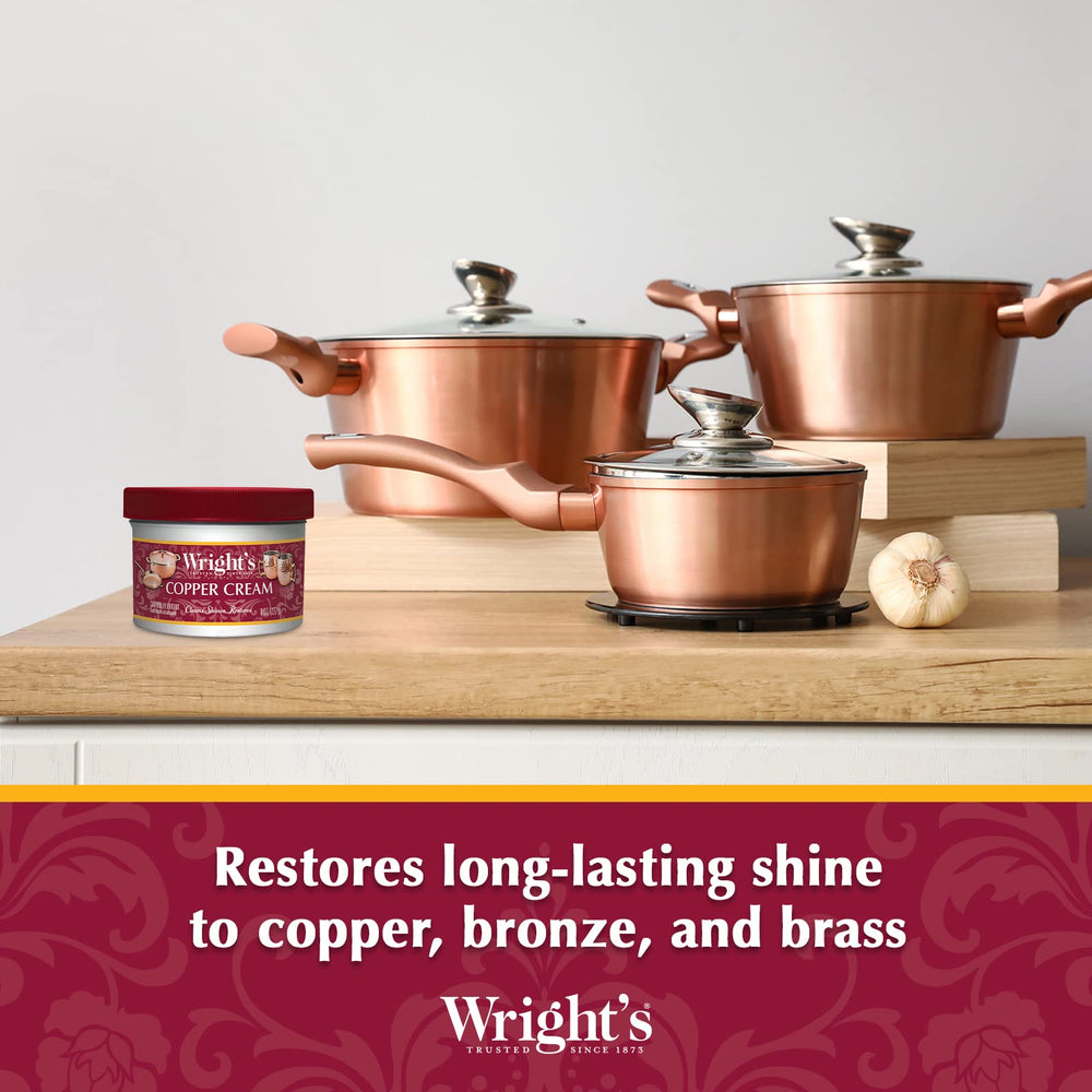 Wright's envase comparado con mano para mostrar tamaño y conveniencia