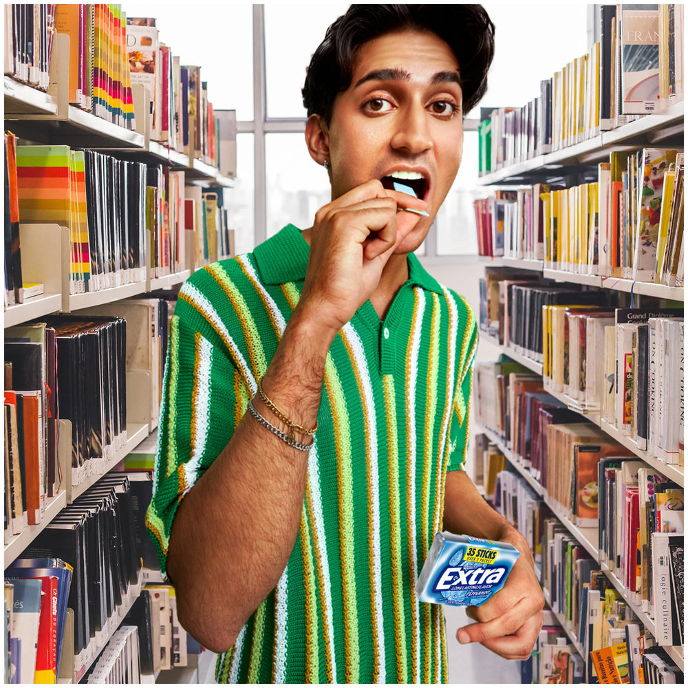 WRIGLEY'S EXTRA comparación de tamaño con mano para apreciar cantidad y ahorro