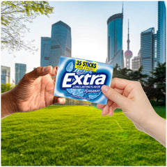 WRIGLEY'S EXTRA stick siendo masticado para frescura inmediata y confianza social