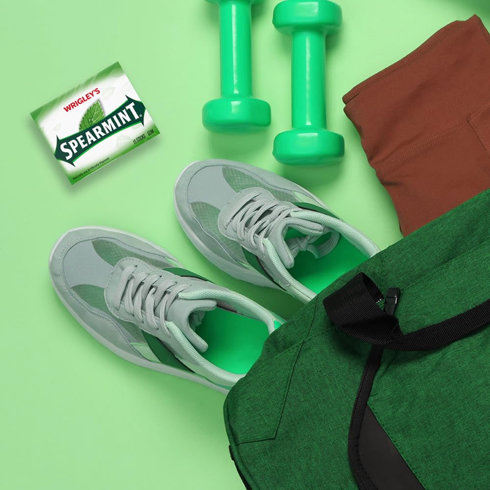 WRIGLEY'S Spearmint uso en oficina sobre escritorio, refresca antes de reuniones