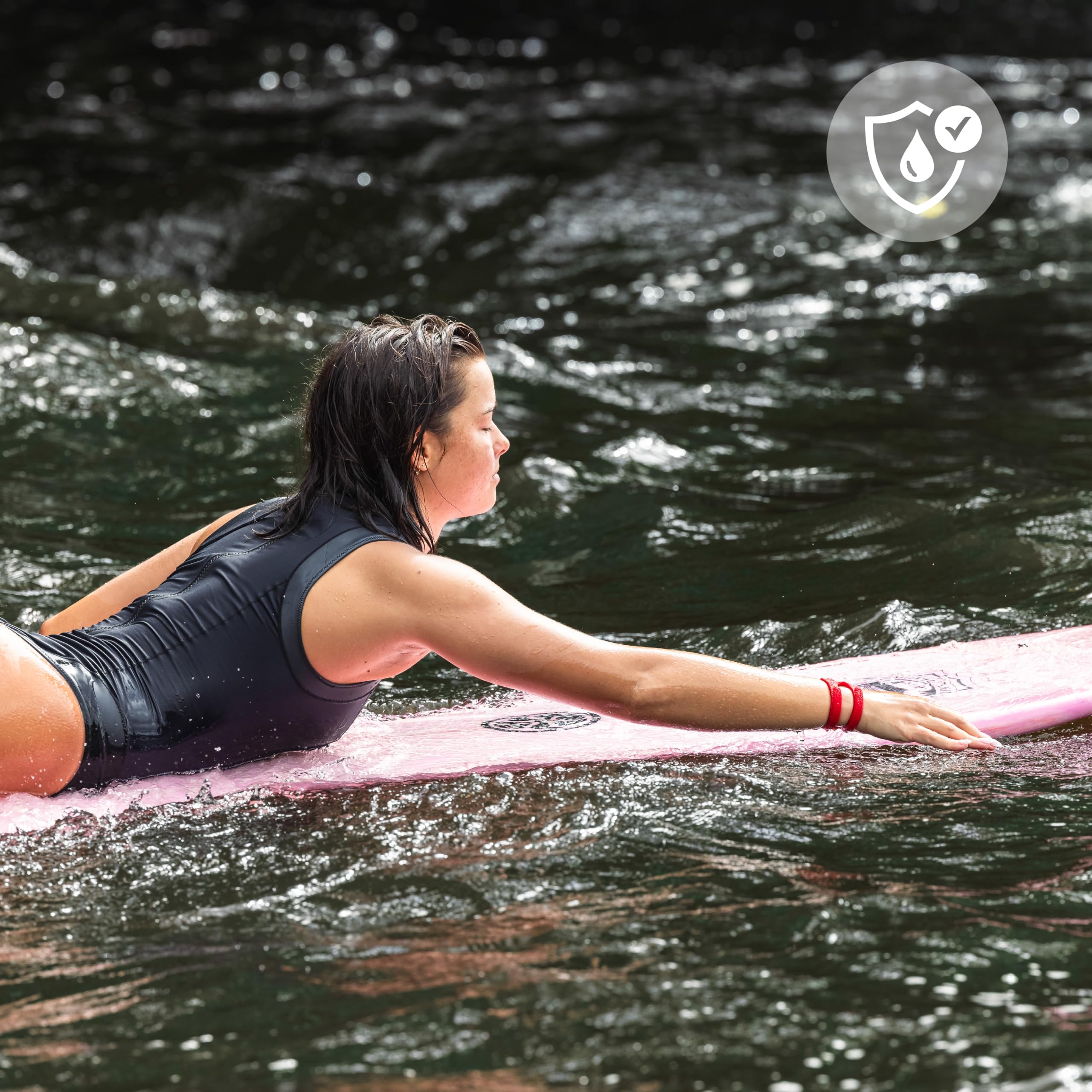 WristWidget mojada y secándose, apta para uso en agua