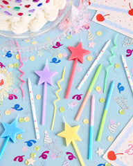 xo, Fetti primer plano de las velas en forma de estrella con brillo