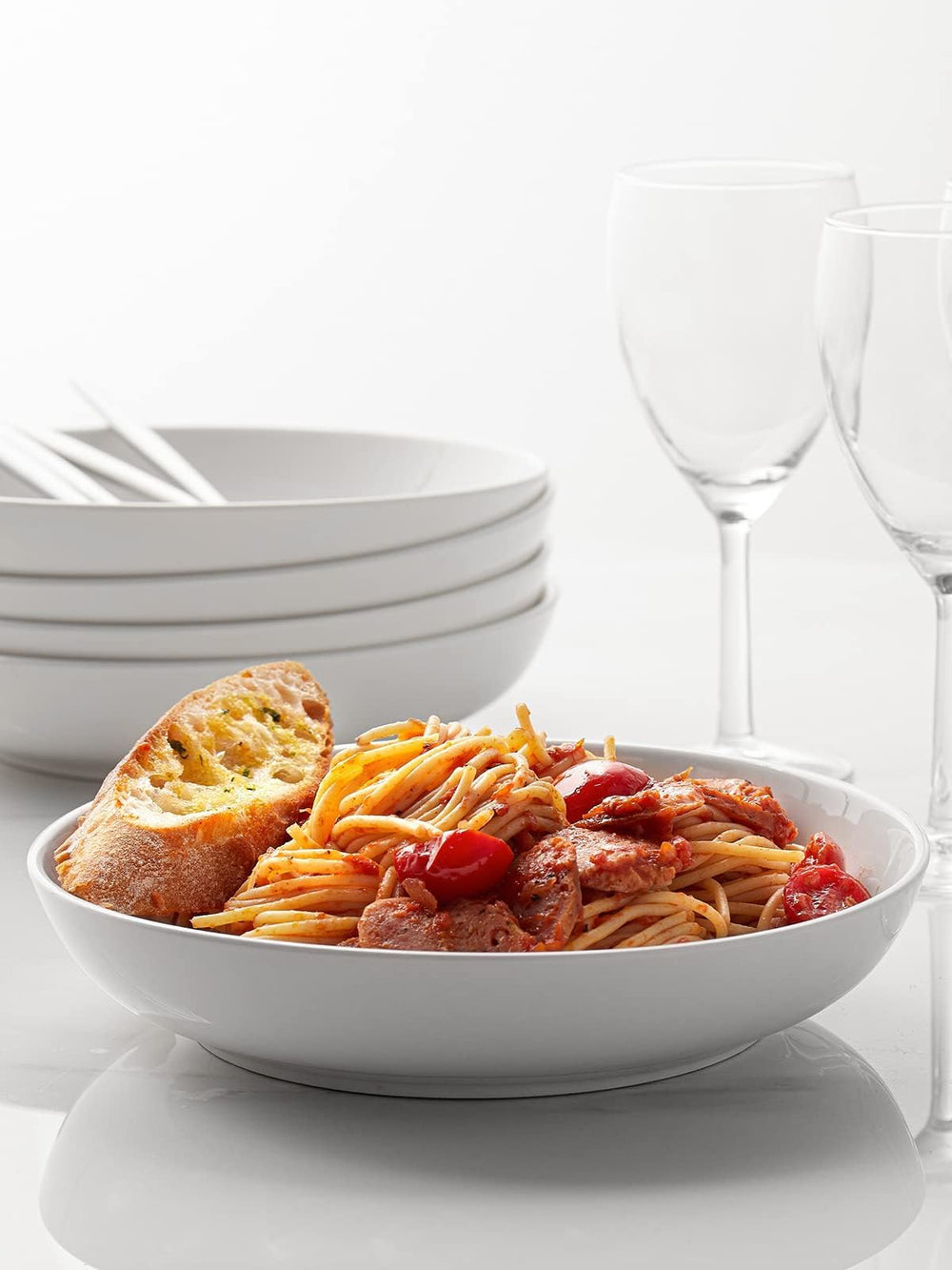 Y YHY cuenco en uso con pasta y salsa demostrando contención útil