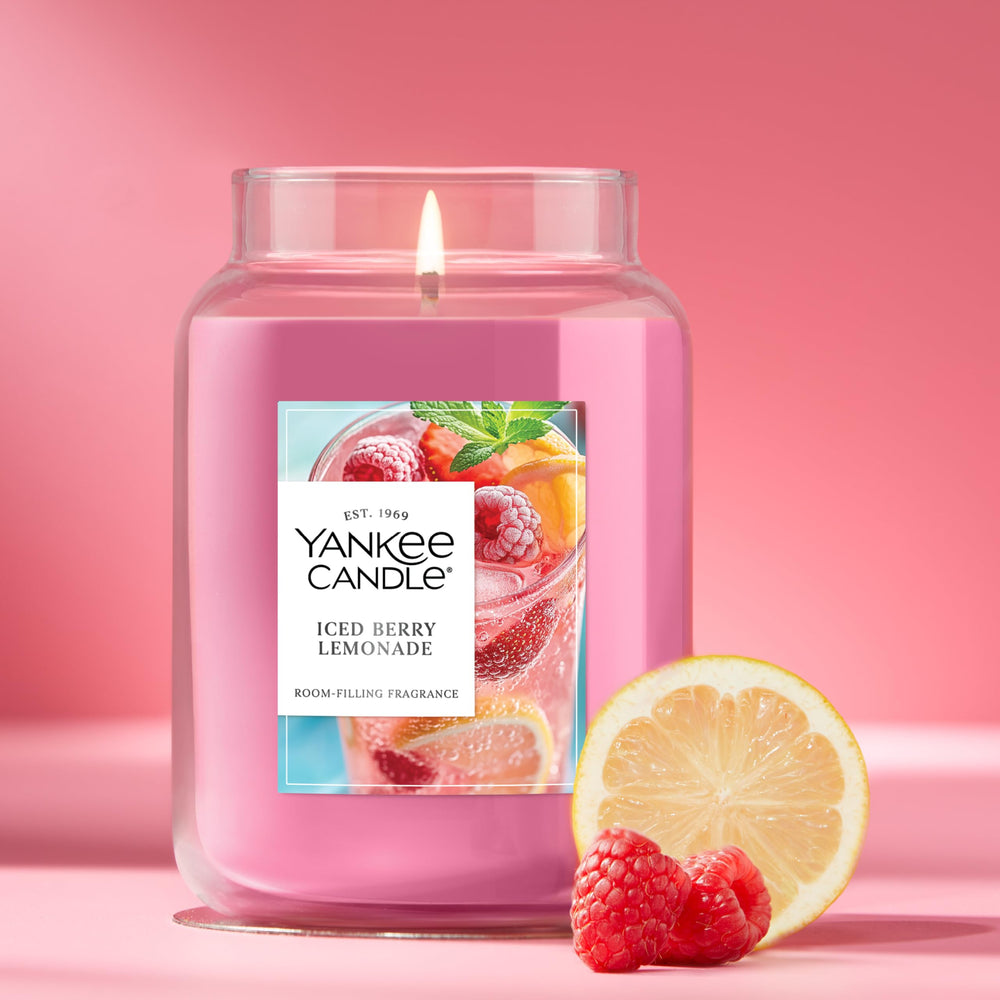 Yankee Candle etiqueta en primer plano con nombre de fragancia y calidad visible