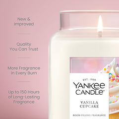 Yankee Candle vela encendida en sala para ambiente acogedor y fragante