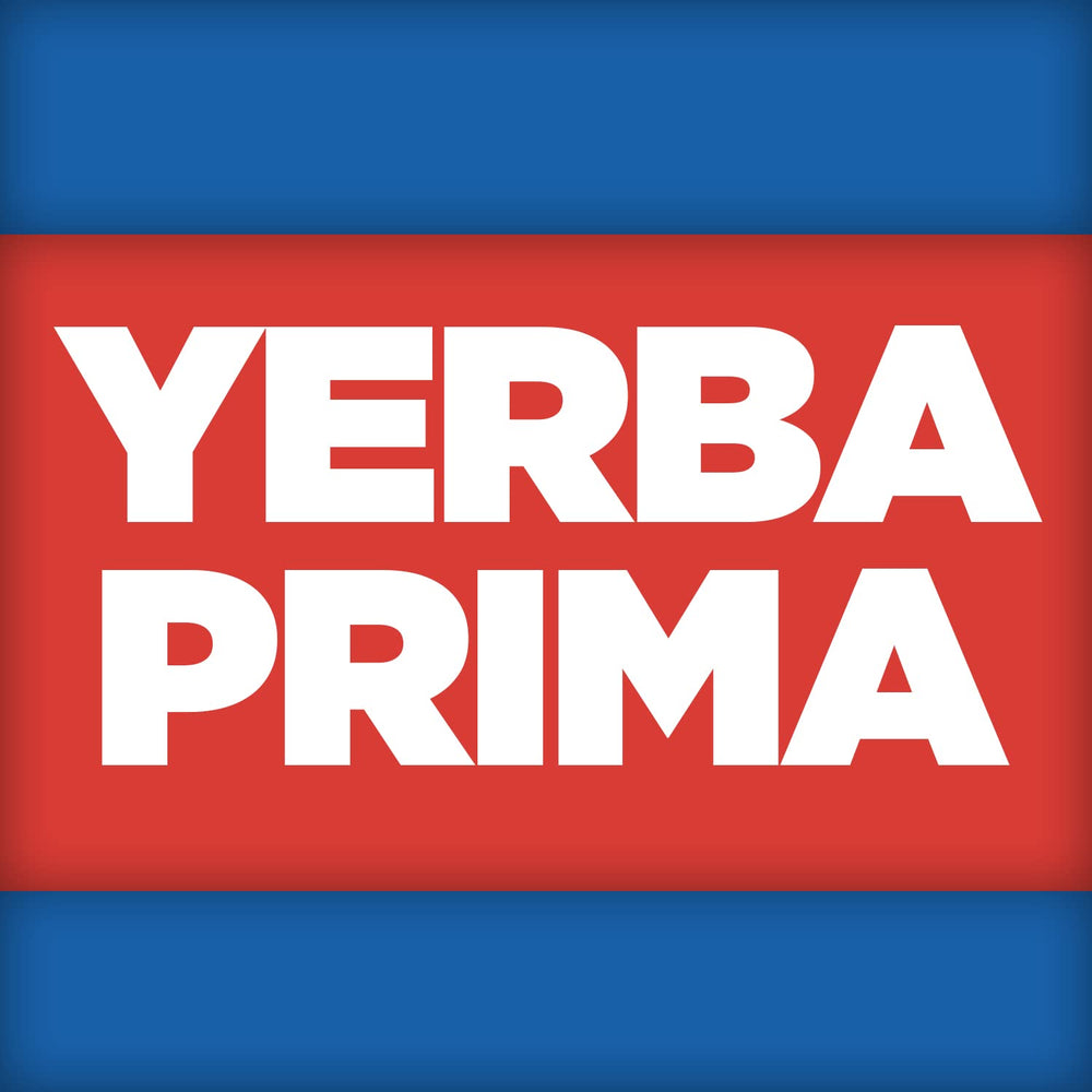 Yerba Prima en cocina junto a taza y libreta, integración en la rutina diaria