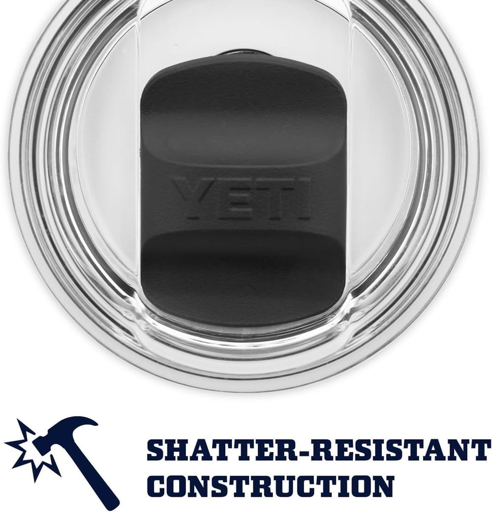 YETI Rambler en entorno exterior demostrando resistencia y rendimiento térmico