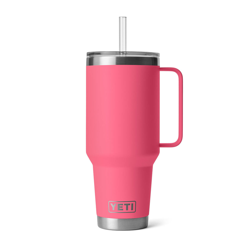 YETI Rambler frontal en Tropical Pink muestra capacidad y color vibrante