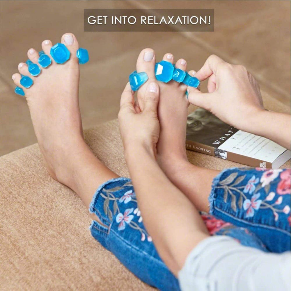 YogaToes GEMS junto a zapato para comparar escala y ajuste real