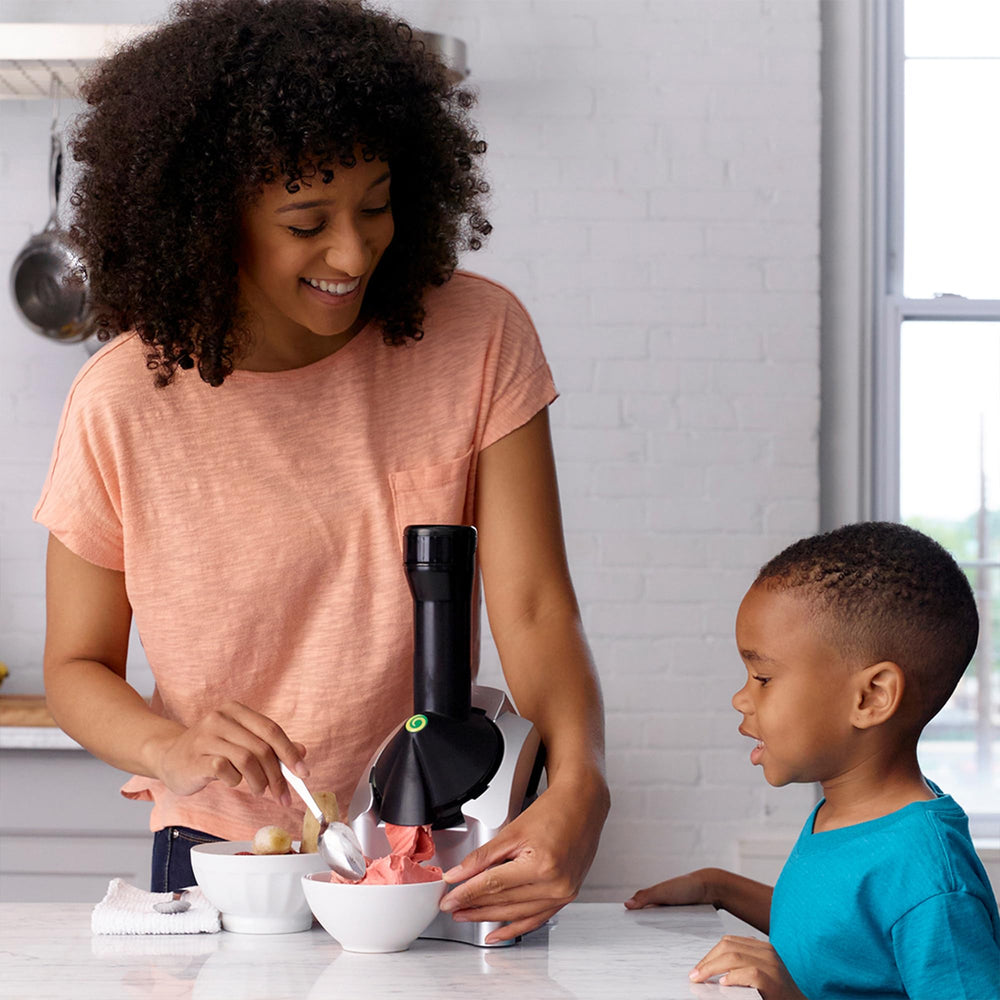 Trozos de fruta congelada listos para procesar, Yonanas mantiene nutrientes