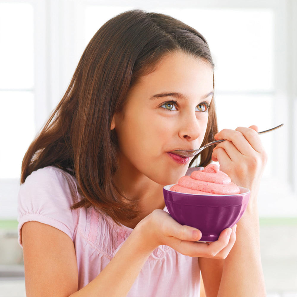 Recetario de 36 páginas abierto, Yonanas inspira nuevas recetas