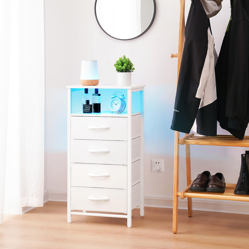 Yoobure mesita en dormitorio joven ofreciendo estilo y funcionalidad