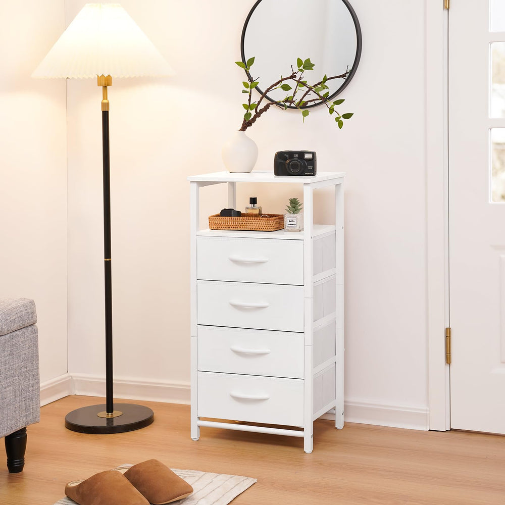 Yoobure luz nocturna encendida creando ambiente relajante junto a la cama