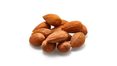 Yupik almendras en bol listas para consumir como snack saludable