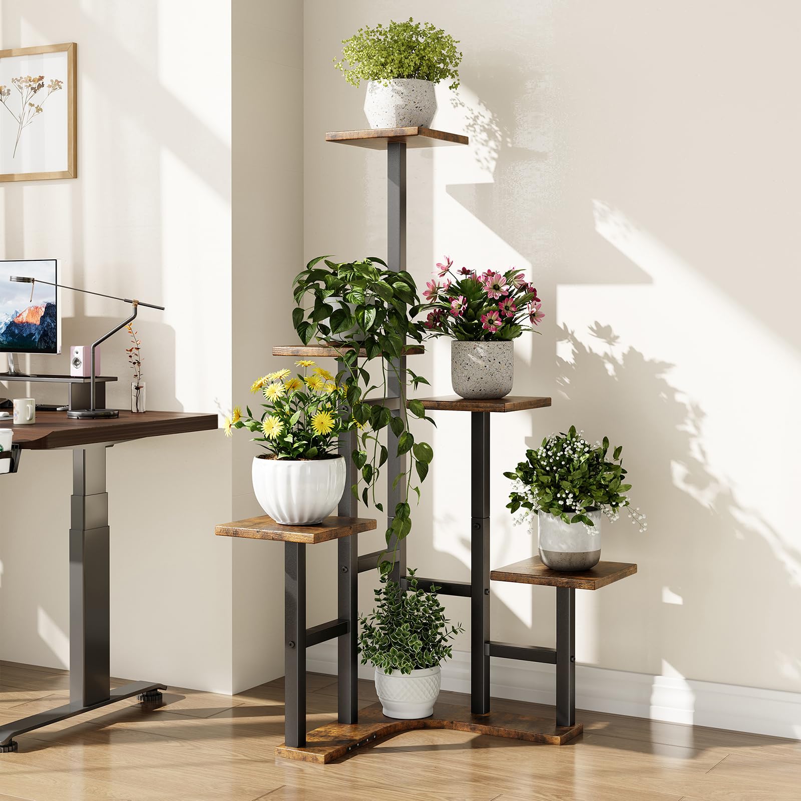 Yzosvki balcony arrangement showing compact greenery and space-saving benefit