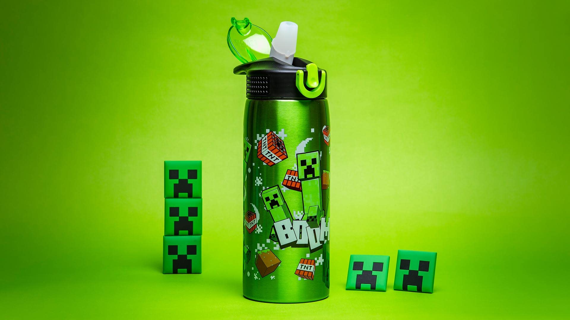 Zak Designs botella en ambiente cotidiano, estilo Minecraft y uso diario