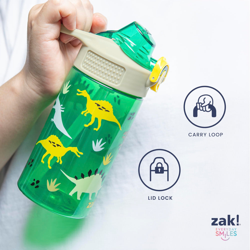 Zak Designs botella junto a una taza para mostrar su tamaño compacto