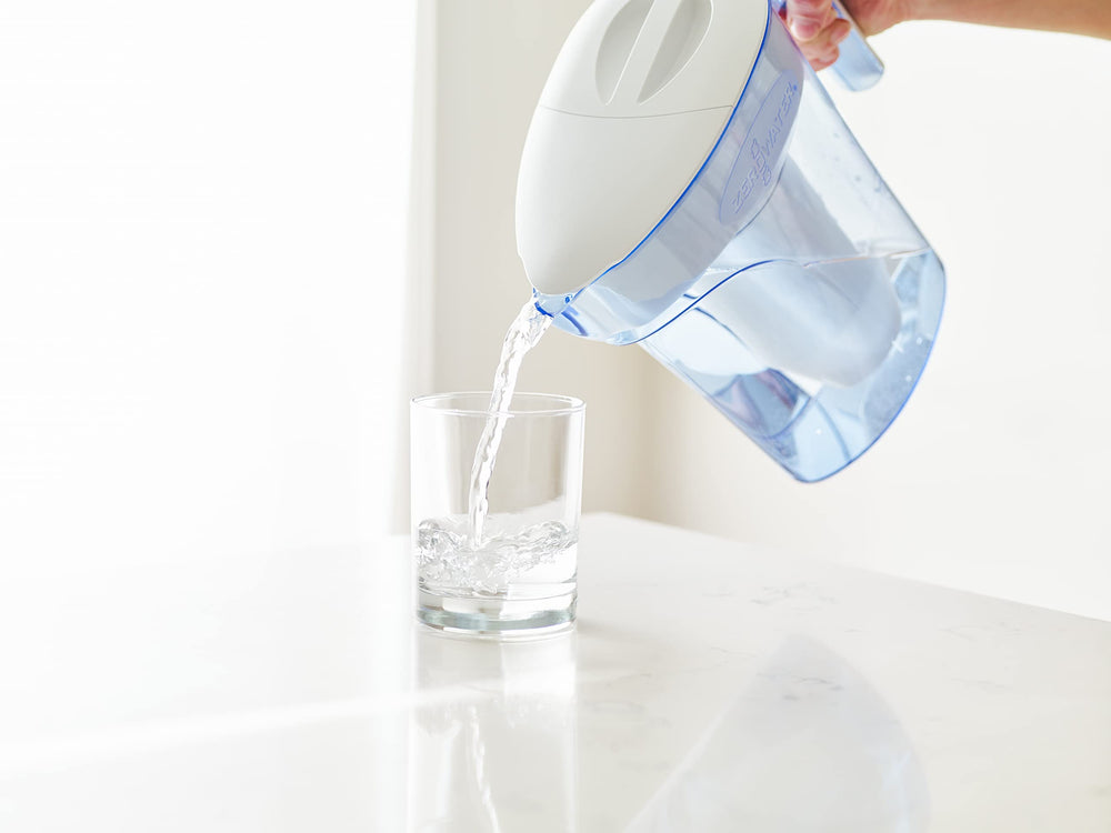 ZeroWater en cocina estilo de vida, alternativa sostenible al agua embotellada